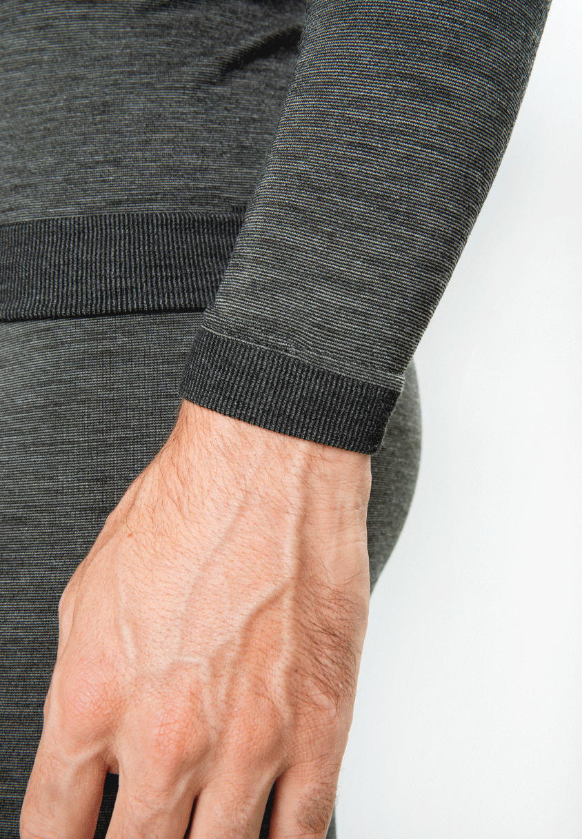 Seamless long sleeve top