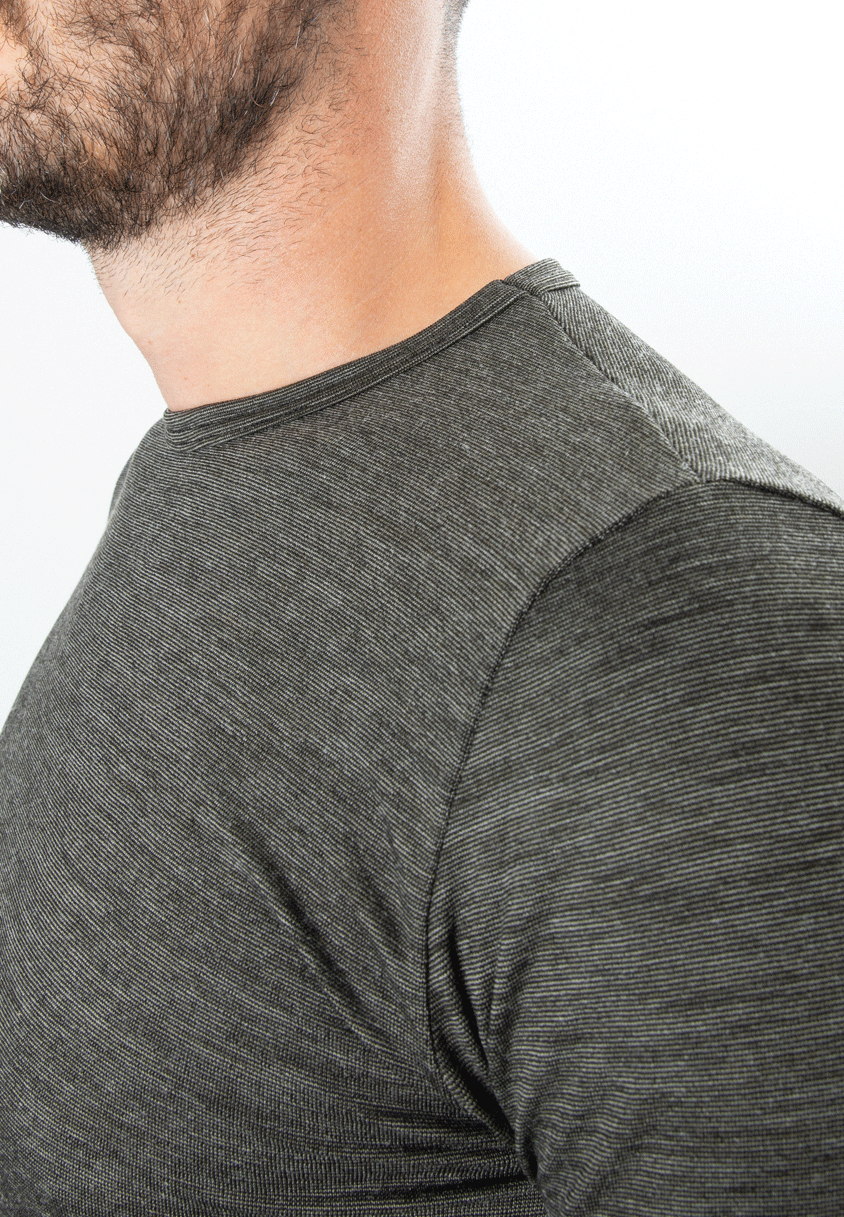 Seamless long sleeve top